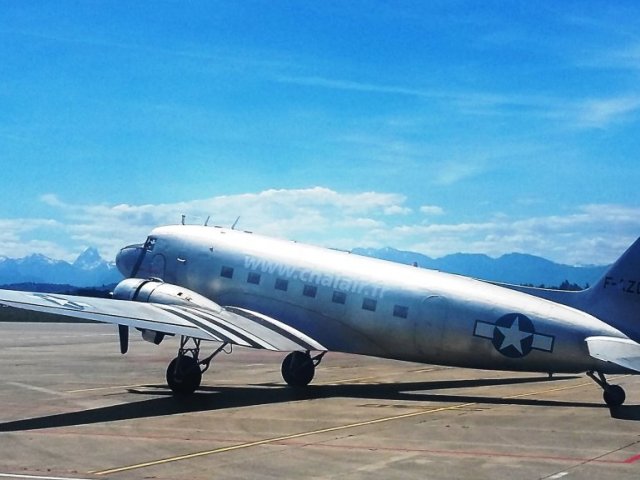 Chalair Aviation fête la ligne Pau-Nantes et ses 30 ans avec la venue du DC-3 Chalair Aviation fête la ligne Pau-Nantes et ses 30 ans avec la venue du DC-3